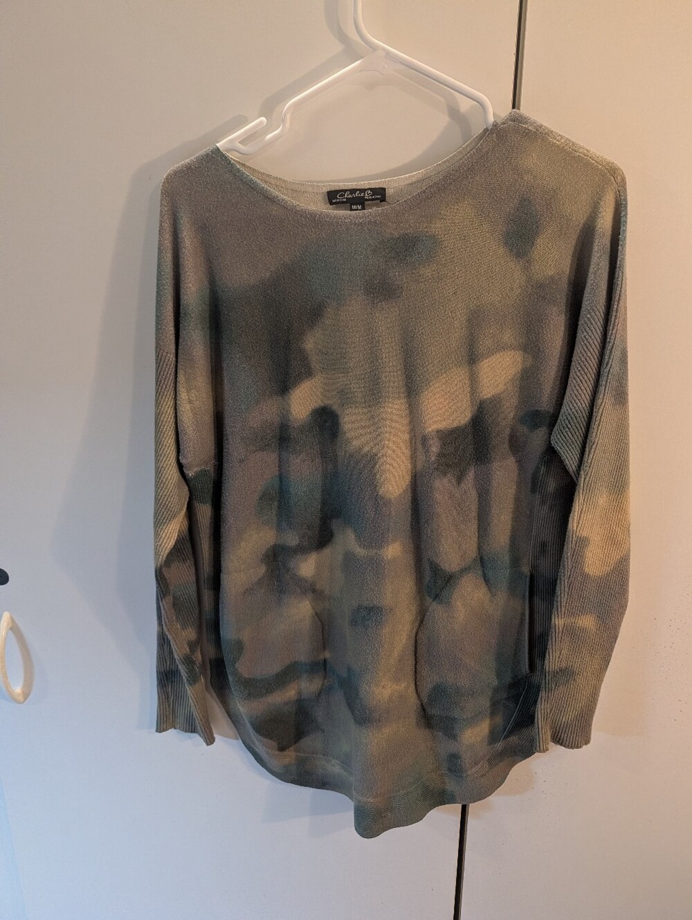 Charlie B Women's M Camouflage Knit Long-Sleeve Top - Olive/Tan